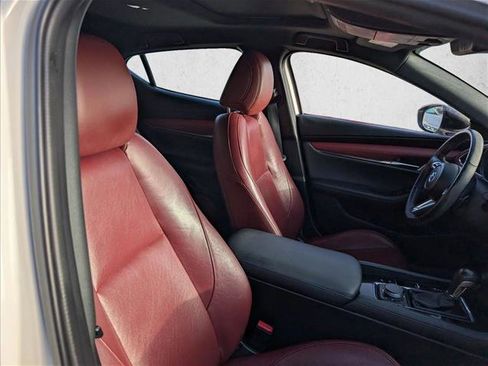 Used 2021 MAZDA MAZDA3 Hatchback w/Premium Plus Pkg image 18