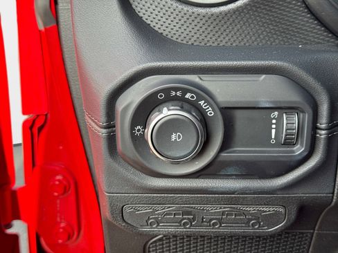 Used 2024 Jeep Wrangler Unlimited Rubicon image 30