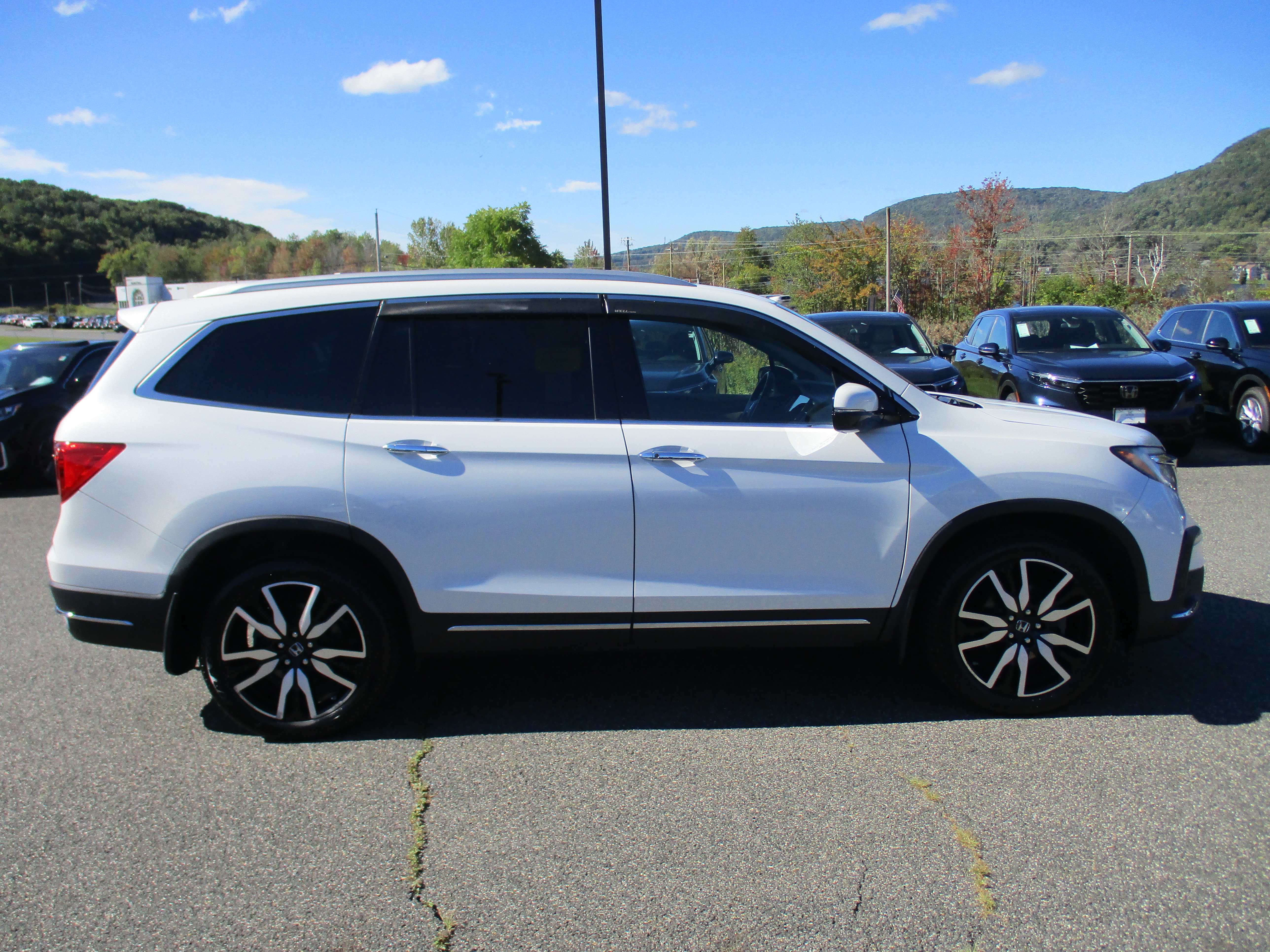 Certified 2020 Honda Pilot Touring image 4