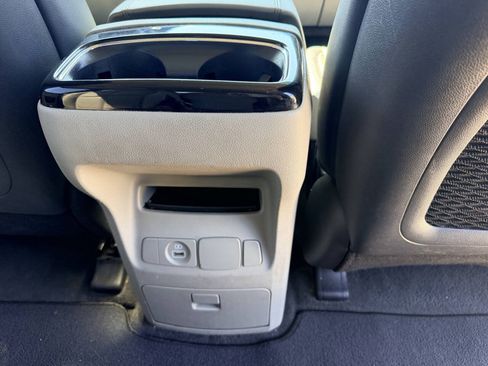 Used 2018 Kia Sedona EX FWD image 20