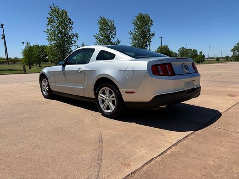 Used 2011 Ford Mustang Coupe RWD image 6