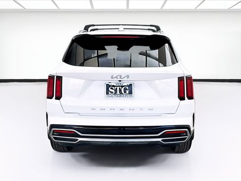 Used 2022 Kia Sorento S FWD image 5