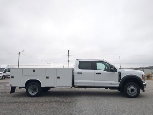 New 2026 Ford F450 XL w/ XL Chrome Package image 2