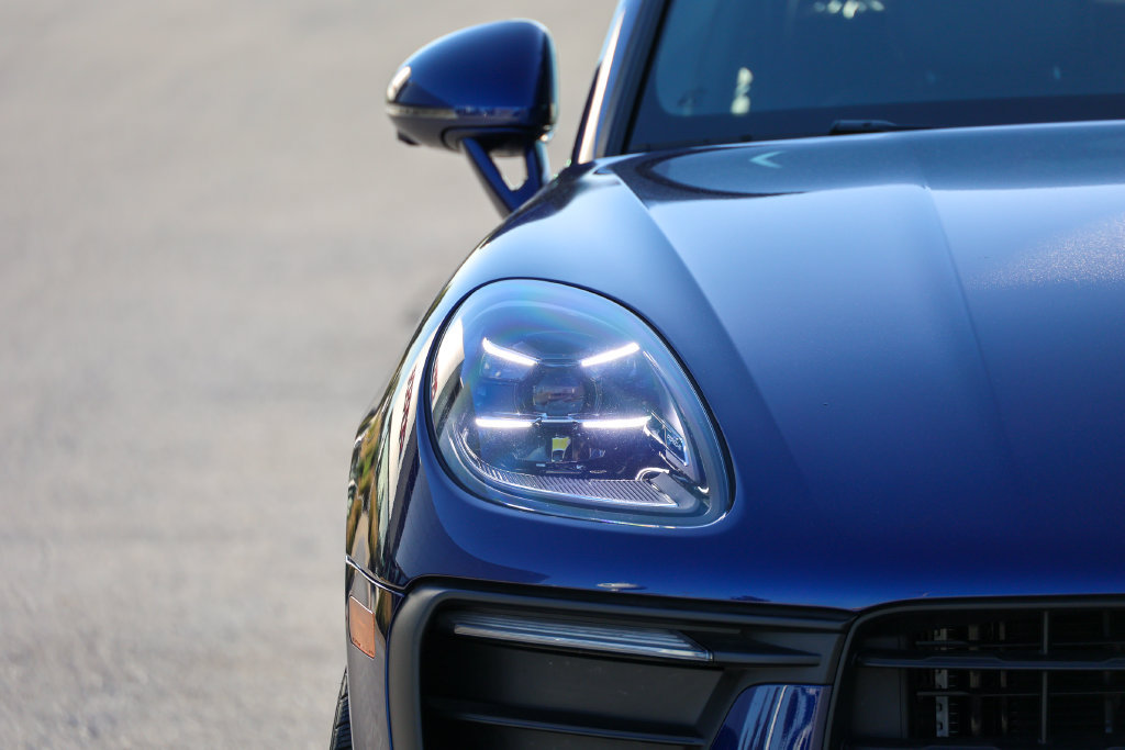 Certified 2026 Porsche Macan AWD/4WD image 12