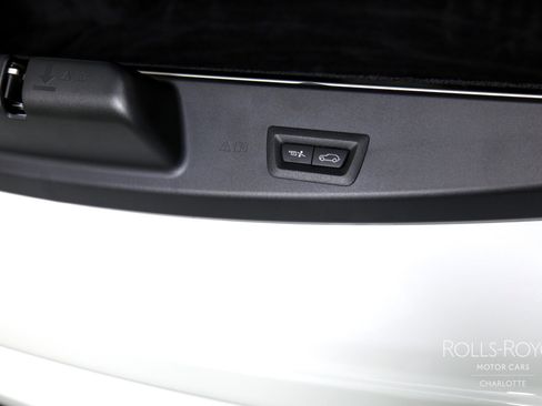 Used 2024 Rolls-Royce Cullinan Black Badge image 28