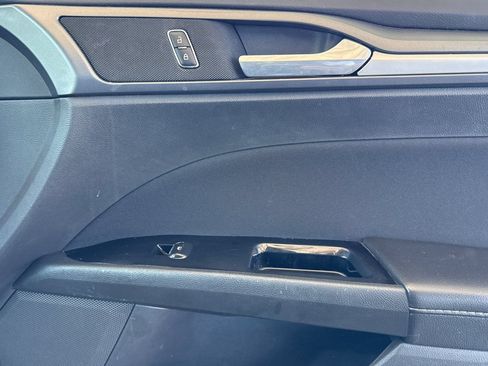Used 2015 Ford Fusion SE FWD image 25