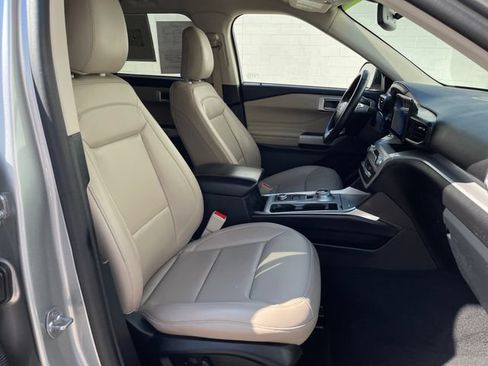 Used 2024 Ford Explorer XLT w/ Equipment Group 202A AWD/4WD image 38