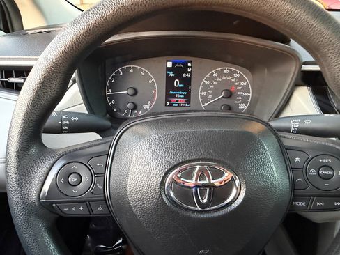 Used 2025 Toyota Corolla Cross L image 6