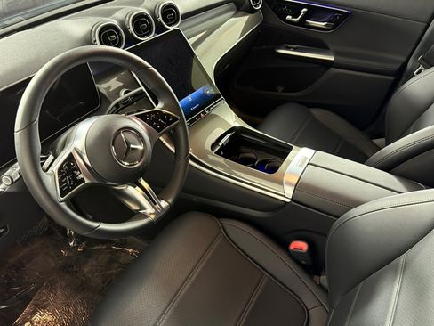 Used 2025 Mercedes-Benz GLC 300 image 9