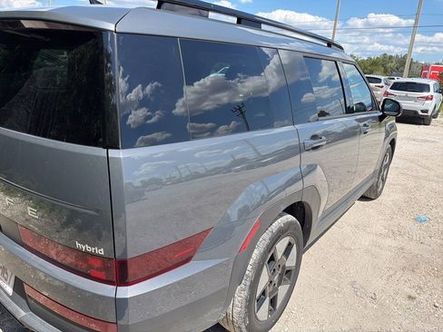 Used 2025 Hyundai Santa Fe SEL FWD image 8