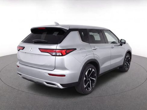 Used 2024 Mitsubishi Outlander SE FWD image 6