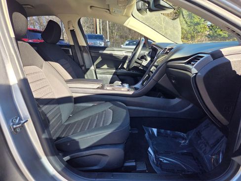 Used 2020 Ford Fusion SE FWD image 15