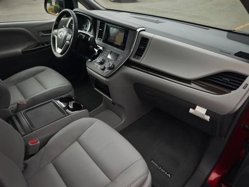 Used 2017 Toyota Sienna XLE w/ XLE Navigation Package FWD image 30