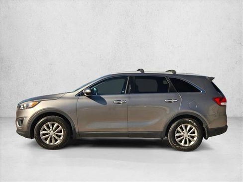 Used 2016 Kia Sorento LX w/ LX Convenience Package image 8