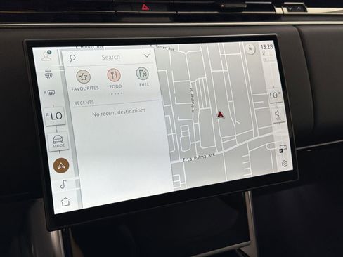 New 2026 Land Rover Range Rover Long Wheelbase SE image 14