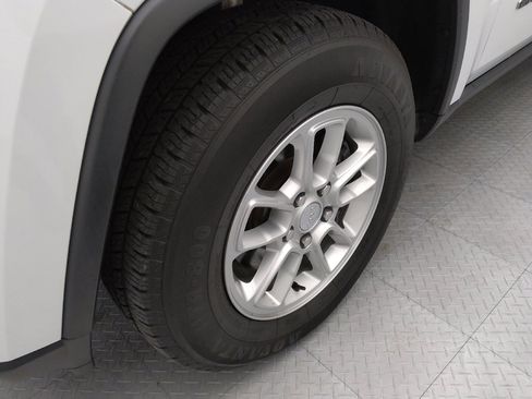 Used 2018 Jeep Grand Cherokee Laredo image 31