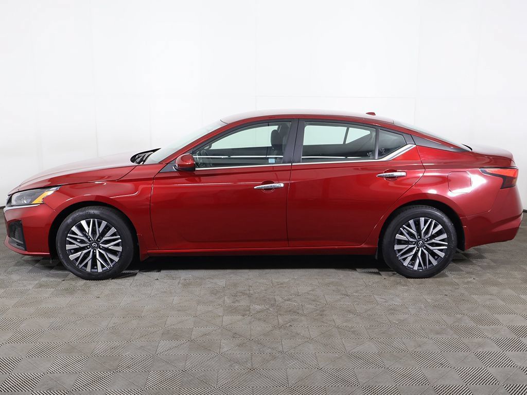 Used 2023 Nissan Altima 2.5 SV AWD/4WD image 14