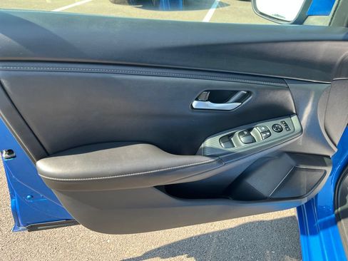 Used 2025 Nissan Sentra SV FWD image 11