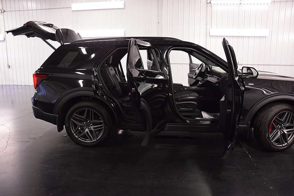 Used 2025 Ford Explorer ST-Line w/ Premium Package AWD/4WD image 36