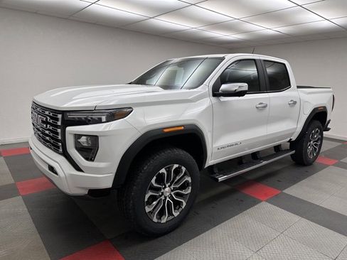 New 2026 GMC Canyon Denali image 3