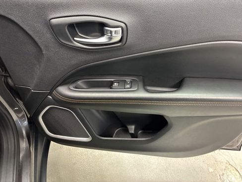 Used 2019 Jeep Compass Limited w/ Premium Lighting Group image 9