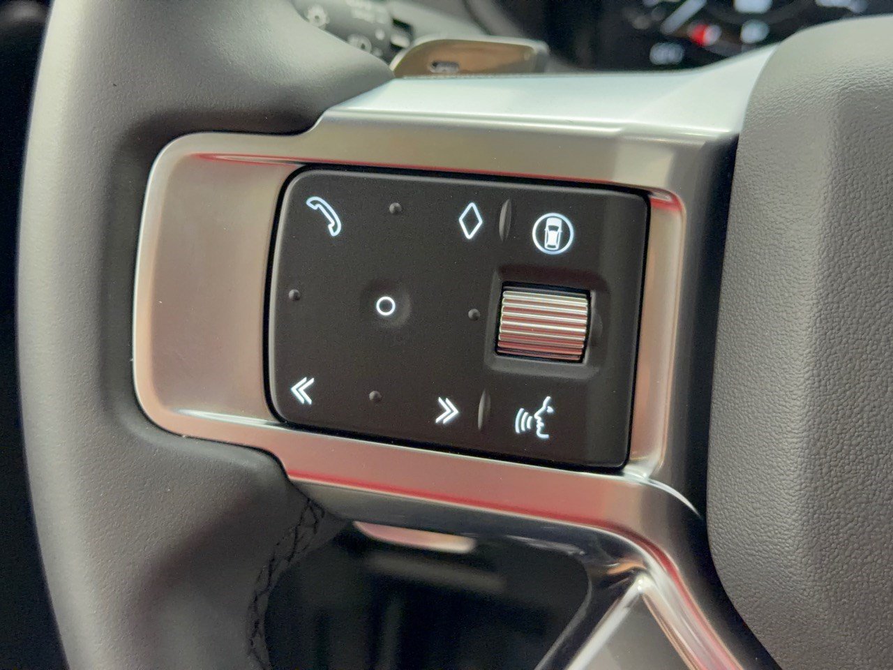 Certified 2026 Land Rover Discovery Dynamic SE AWD/4WD image 18