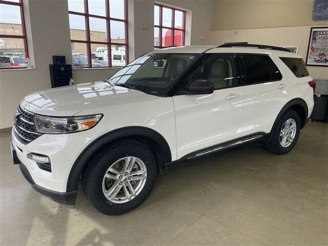 Used 2022 Ford Explorer XLT w/ Equipment Group 202A AWD/4WD image 3