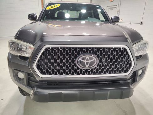 Used 2018 Toyota Tacoma TRD Off-Road w/ TRD Premium Off Road Package AWD/4WD image 3