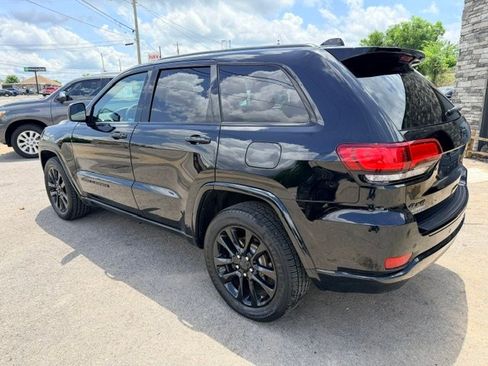 Used 2018 Jeep Grand Cherokee Altitude AWD/4WD image 7