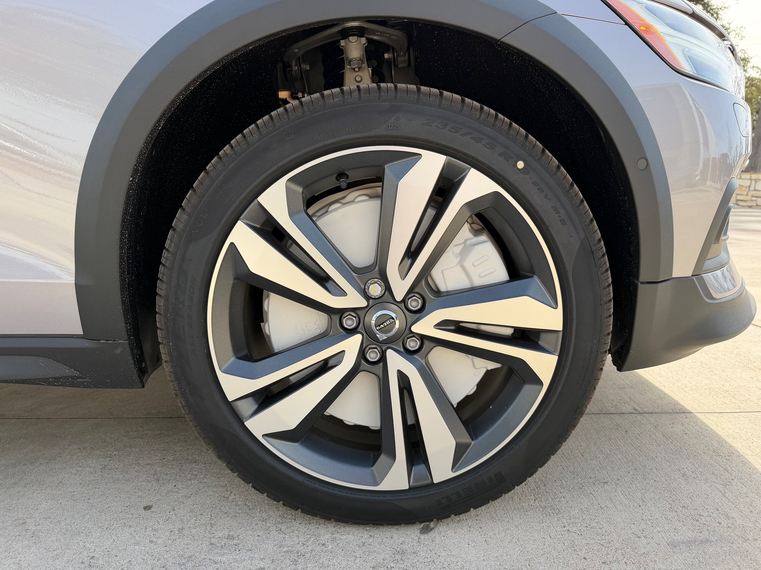New 2026 Volvo V60 B5 Cross Country Plus w/ Protection Package Premier AWD/4WD image 7