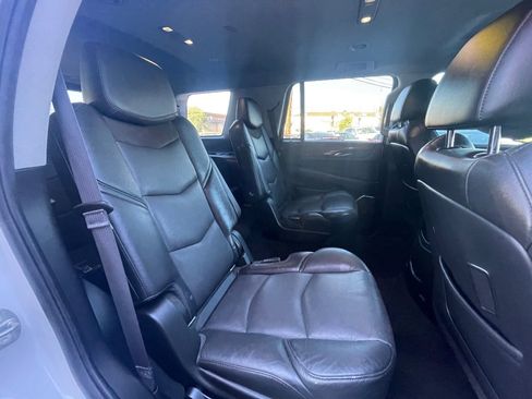 Used 2017 Cadillac Escalade 2WD image 13