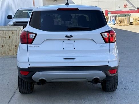 Used 2019 Ford Escape SE image 5