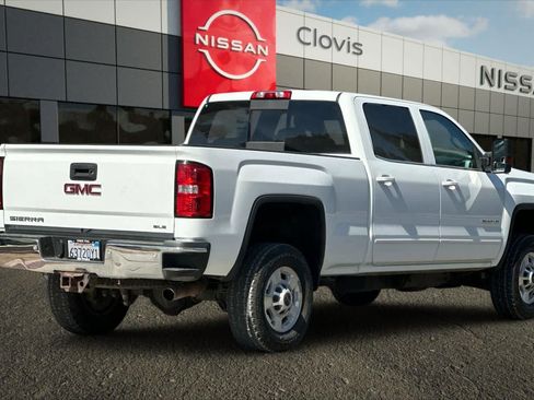 Used 2016 GMC Sierra 2500 SLE w/ SLE Preferred Package AWD/4WD image 3
