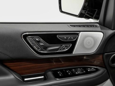 Used 2023 Lincoln Navigator Reserve image 38