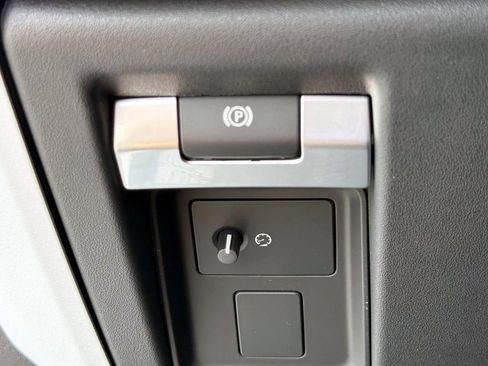 New 2026 Land Rover Defender 110 X-Dynamic SE AWD/4WD image 30