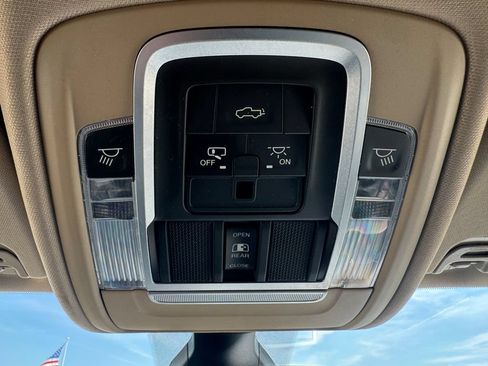 Used 2019 RAM 1500 Laramie AWD/4WD image 34