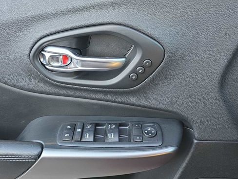 Used 2019 Jeep Cherokee High Altitude image 28