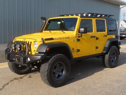 Used 2015 Jeep Wrangler Unlimited Rubicon w/ Connectivity Group AWD/4WD image 9