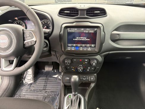 Used 2023 Jeep Renegade Latitude AWD/4WD image 19