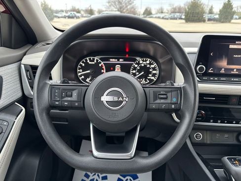 Used 2023 Nissan Rogue SV image 13