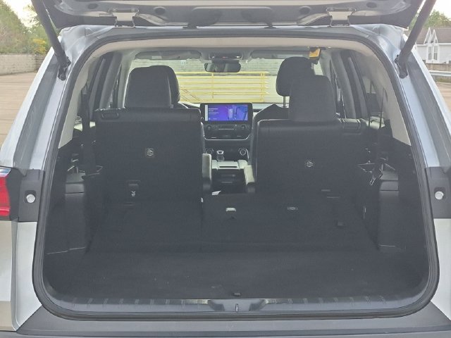 Used 2025 Toyota Grand Highlander AWD image 29