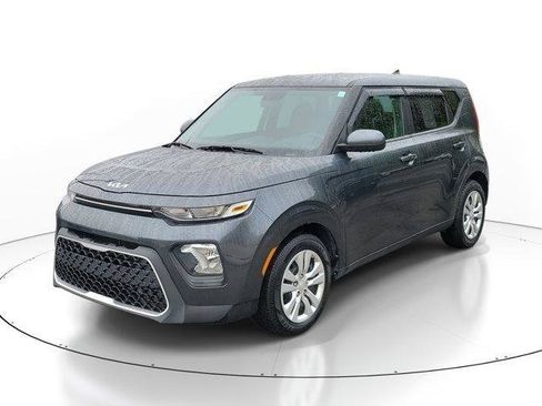 Used 2022 Kia Soul LX FWD image 2
