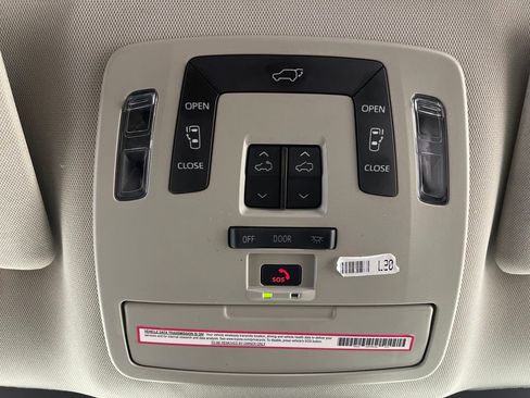 Certified 2023 Toyota Sienna XLE image 29