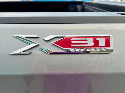 New 2026 GMC Sierra 1500 SLE image 11