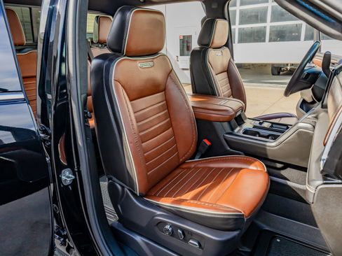 Used 2024 GMC Sierra 3500 Denali Ultimate image 31