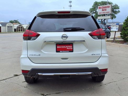 Used 2018 Nissan Rogue SV image 4