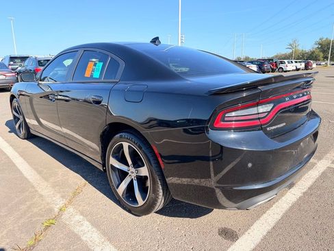 Used 2017 Dodge Charger SXT w/ Plus Group RWD image 3