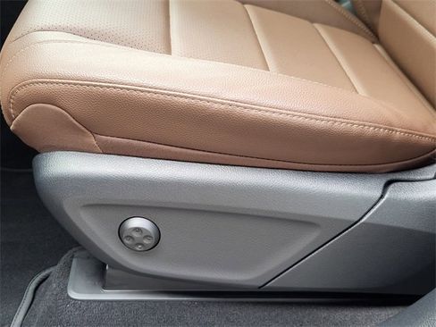 Used 2024 Mercedes-Benz GLS 450 4MATIC image 15