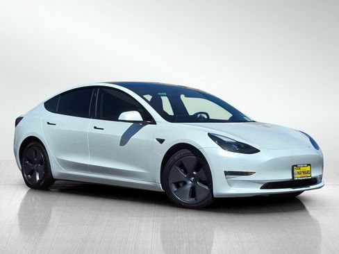 Used 2023 Tesla Model 3 Standard Range RWD image 2