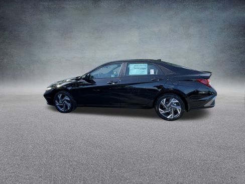 Used 2025 Hyundai Elantra Sport image 15